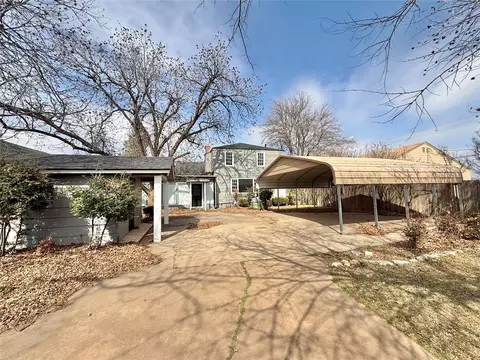 Exterior - 1016 E Cypress St, Altus, OK 73521 photo 6 of 8