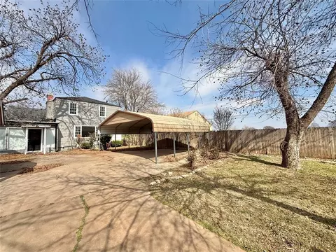 Exterior - 1016 E Cypress St, Altus, OK 73521 photo 7 of 8
