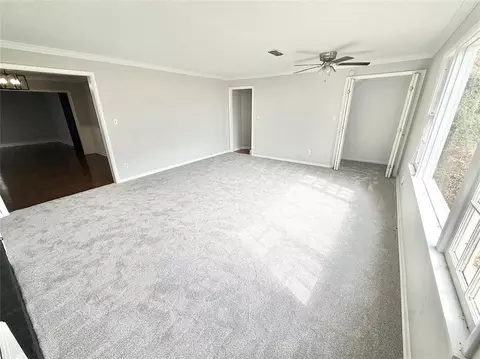 Living - 1016 E Cypress St, Altus, OK 73521 photo 4 of 7