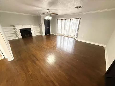 Living - 1016 E Cypress St, Altus, OK 73521 photo 2 of 7