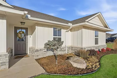Exterior - 1013 Avalon Dr, Altus, OK 73521 photo 5 of 8