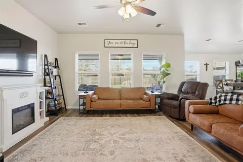 Living - 1013 Avalon Dr, Altus, OK 73521 photo 1 of 2
