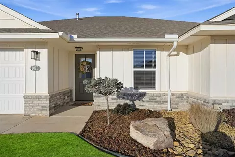 Exterior - 1013 Avalon Dr, Altus, OK 73521 photo 7 of 8