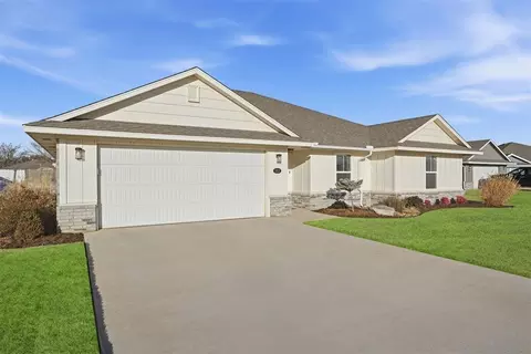 Exterior - 1013 Avalon Dr, Altus, OK 73521 photo 3 of 8