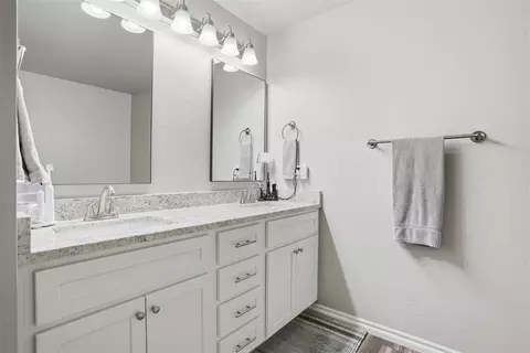Bath - 1013 Avalon Dr, Altus, OK 73521 photo 1 of 6