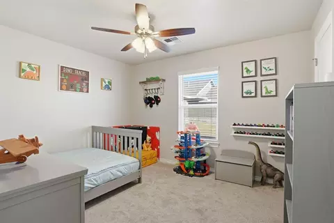 Bedroom - 1013 Avalon Dr, Altus, OK 73521 photo 4 of 5