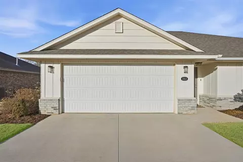 Exterior - 1013 Avalon Dr, Altus, OK 73521 photo 4 of 8