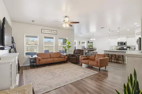 Living - 1013 Avalon Dr, Altus, OK 73521 photo 2 of 2