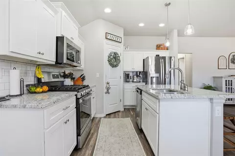 Kitchen - 1013 Avalon Dr, Altus, OK 73521 photo 2 of 6