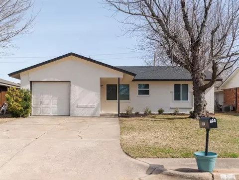 824 Cedar Crest Dr, Edmond, OK 73003