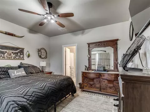 Bedroom - 15952 Prairie Rose Dr, Mcloud, OK 74851 photo 2 of 12
