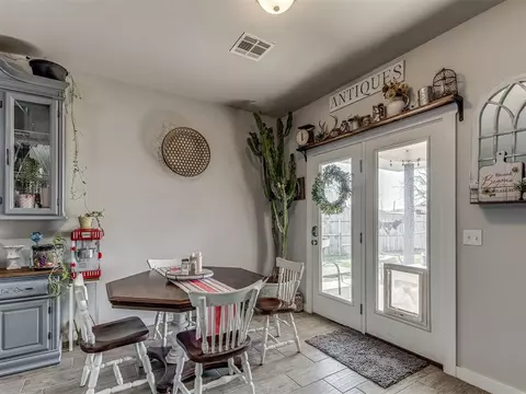 Entry Way - 15952 Prairie Rose Dr, Mcloud, OK 74851 photo 5 of 6
