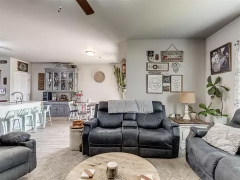Living - 15952 Prairie Rose Dr, Mcloud, OK 74851 photo 5 of 6