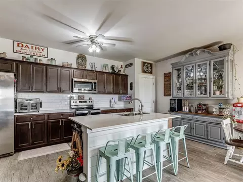 Kitchen - 15952 Prairie Rose Dr, Mcloud, OK 74851 photo 2 of 7