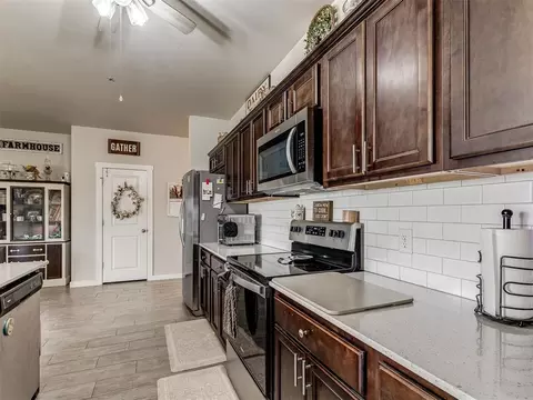 Kitchen - 15952 Prairie Rose Dr, Mcloud, OK 74851 photo 6 of 7