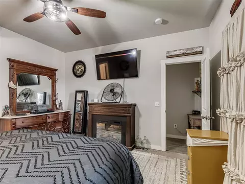 Bedroom - 15952 Prairie Rose Dr, Mcloud, OK 74851 photo 3 of 12