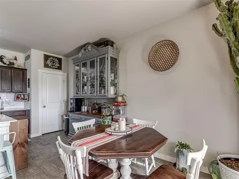 Dining - 15952 Prairie Rose Dr, Mcloud, OK 74851 photo 2 of 2