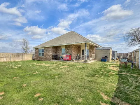 Exterior - 15952 Prairie Rose Dr, Mcloud, OK 74851 photo 7 of 10