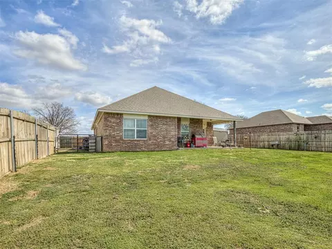 Exterior - 15952 Prairie Rose Dr, Mcloud, OK 74851 photo 9 of 10