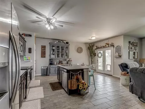 Kitchen - 15952 Prairie Rose Dr, Mcloud, OK 74851 photo 4 of 7