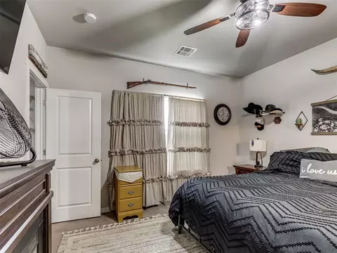 Bedroom - 15952 Prairie Rose Dr, Mcloud, OK 74851 photo 4 of 12