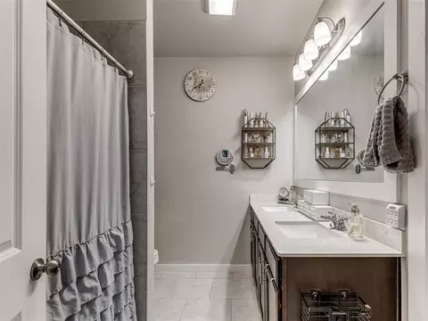 Bath - 15952 Prairie Rose Dr, Mcloud, OK 74851 photo 1 of 2
