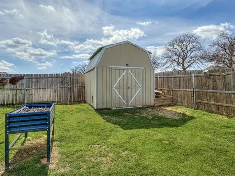 Exterior - 15952 Prairie Rose Dr, Mcloud, OK 74851 photo 10 of 10