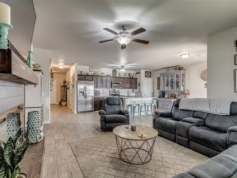 Living - 15952 Prairie Rose Dr, Mcloud, OK 74851 photo 6 of 6