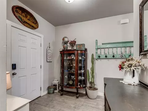Entry Way - 15952 Prairie Rose Dr, Mcloud, OK 74851 photo 3 of 6