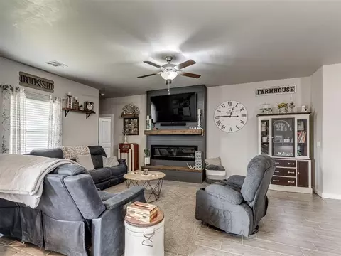 Living - 15952 Prairie Rose Dr, Mcloud, OK 74851 photo 1 of 6