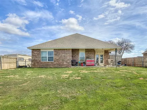 Exterior - 15952 Prairie Rose Dr, Mcloud, OK 74851 photo 8 of 10