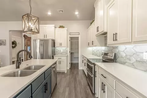 Kitchen - 9408 SW Megans Way, Mcloud, OK 74851 photo 2 of 4
