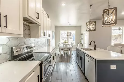 Kitchen - 9408 SW Megans Way, Mcloud, OK 74851 photo 3 of 4