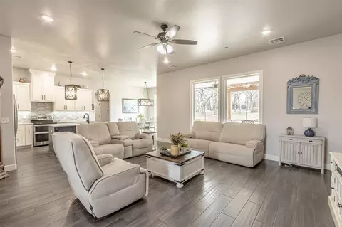 Living - 9408 SW Megans Way, Mcloud, OK 74851 photo 2 of 5