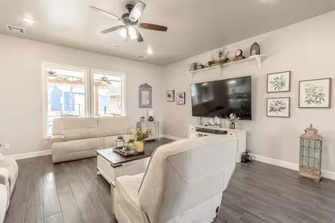 Living - 9408 SW Megans Way, Mcloud, OK 74851 photo 5 of 5