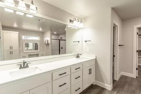 Bath - 9408 SW Megans Way, Mcloud, OK 74851 photo 3 of 4