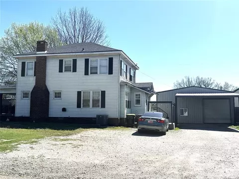 501 E 9th St, Holdenville, OK 74848