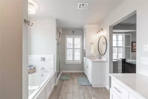 Bath - 1700 Pendleton Pl, Moore, OK 73160 photo 1 of 8