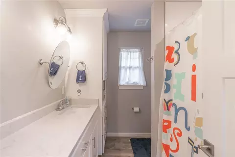 Bath - 1700 Pendleton Pl, Moore, OK 73160 photo 7 of 8