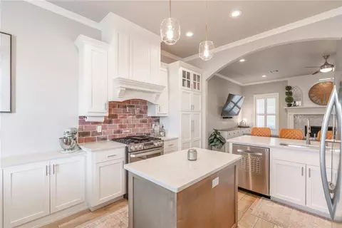 Kitchen - 1700 Pendleton Pl, Moore, OK 73160 photo 6 of 8