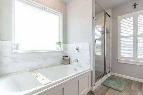 Bath - 1700 Pendleton Pl, Moore, OK 73160 photo 3 of 8