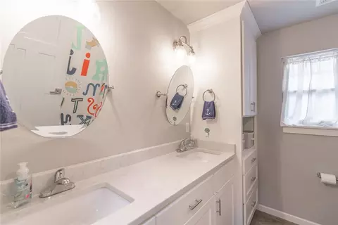 Bath - 1700 Pendleton Pl, Moore, OK 73160 photo 6 of 8