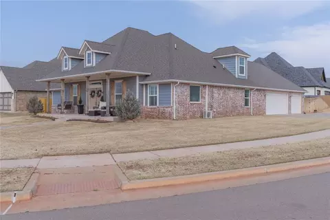 Exterior - 1700 Pendleton Pl, Moore, OK 73160 photo 3 of 10
