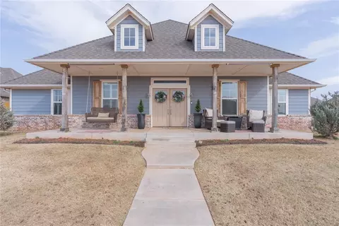Exterior - 1700 Pendleton Pl, Moore, OK 73160 photo 2 of 10