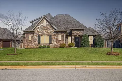 617 Caveat Ct, Edmond, OK 73025