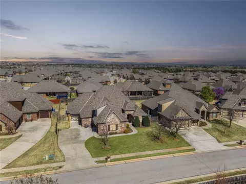 617 Caveat Ct, Edmond, OK 73025