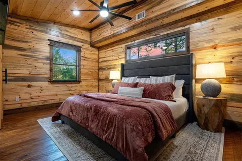 Bedroom - 453 Bear Pine Trl, Broken Bow, OK 74728 photo 6 of 10