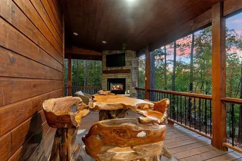 Exterior - 453 Bear Pine Trl, Broken Bow, OK 74728 photo 6 of 12