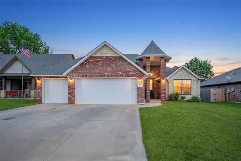 317 Stoneridge Dr, Moore, OK 73160
