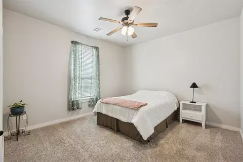 Bedroom - 3475 Turtle Hl, Guthrie, OK 73044 photo 2 of 5